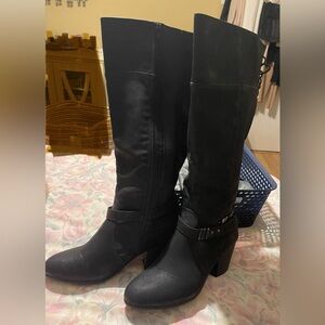Pennington’s 11W Black knee high boots.  Faux-leather, inside-leg zipper.